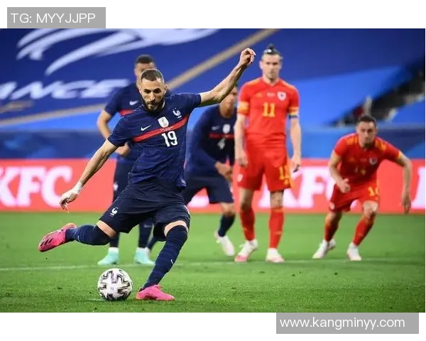 深圳足球队的阵地战解析：战术布局与球员配合的深度剖析